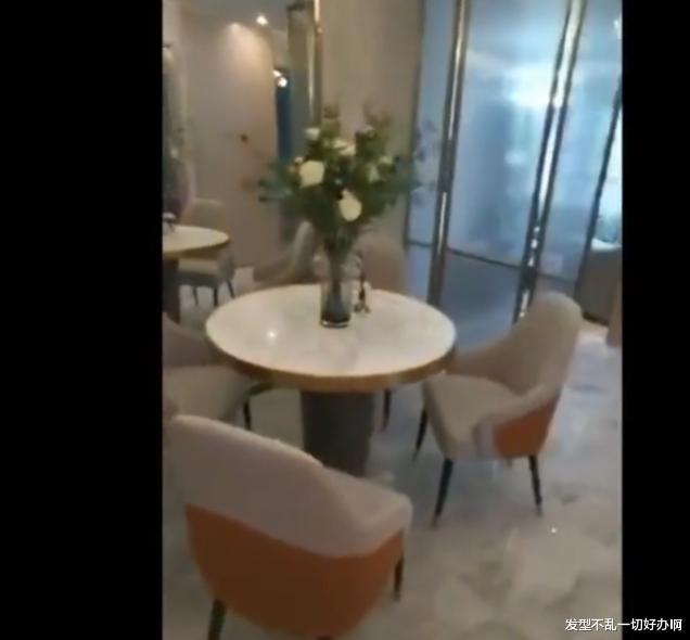 私自把毛坯房改成样板间,开发商却怒斥维权业主:你还占便宜了!