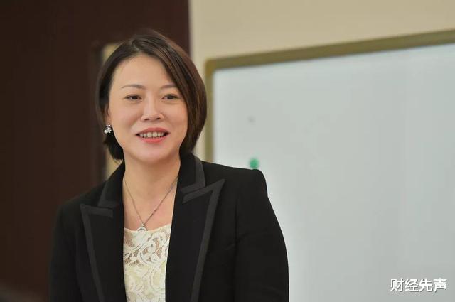 房价|年仅40岁，9次问鼎中国女首富，身价高达1850亿元，累计捐款80亿