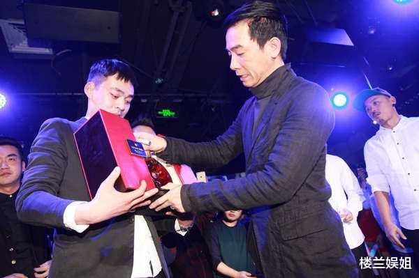 陈小春|陈小春事业“第二春”赚到5个亿？港媒披露原因，网友：难以置信！