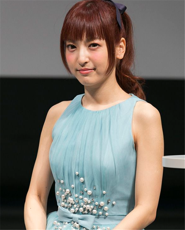 松田圣子|女星神田沙也加跳楼自杀，母亲松田圣子手捧牌位，与女儿最后道别