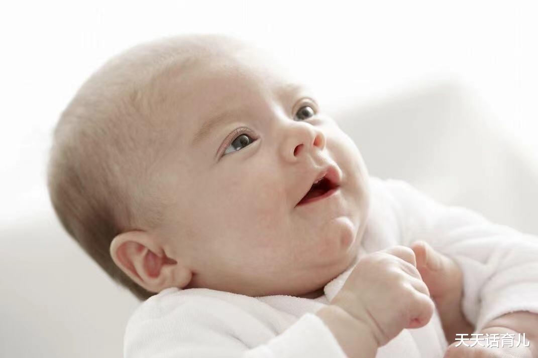 天天话育儿|夏季天热，宝宝脖子总被“淹”，妈妈掌握一些方法，宝宝少受罪