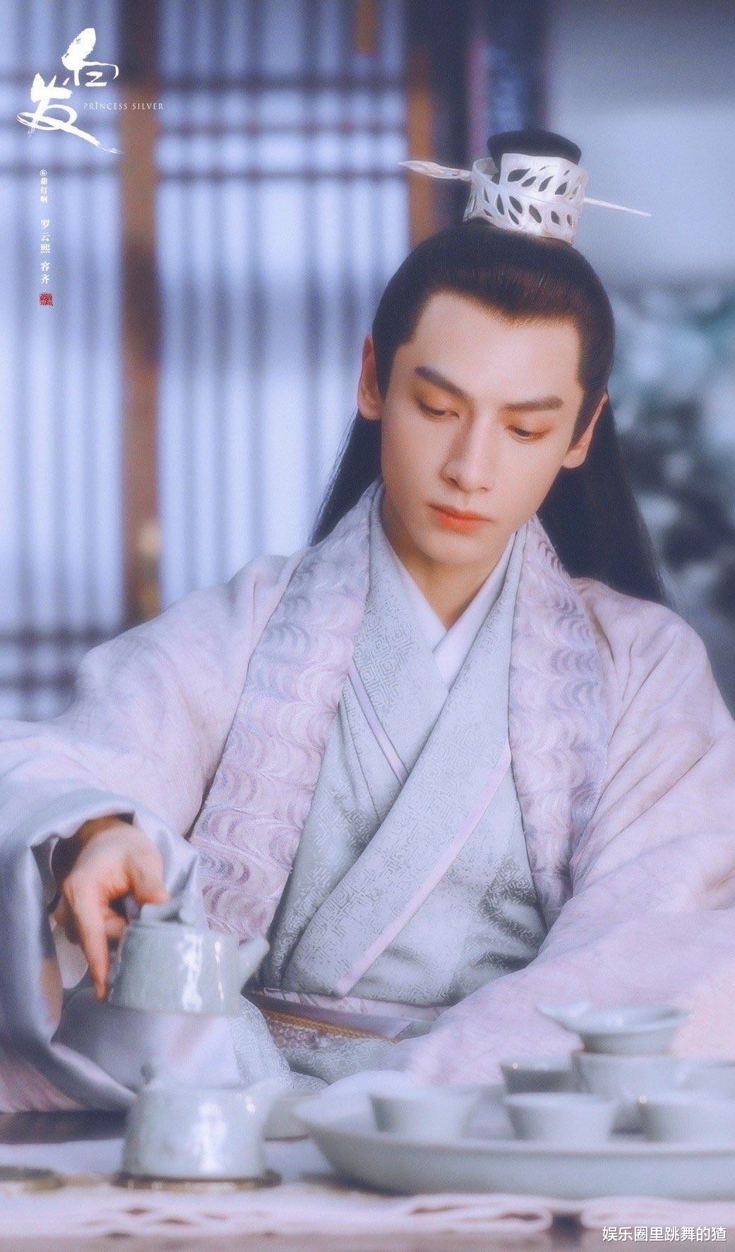 天官赐福|《天官赐福》花城定了！身高一米八满足书粉，看到古装造型：爱了