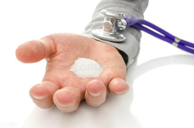 心肌梗塞|心梗大多是“拖出来的”，不止酒，这3种食物越吃血管堵塞越快