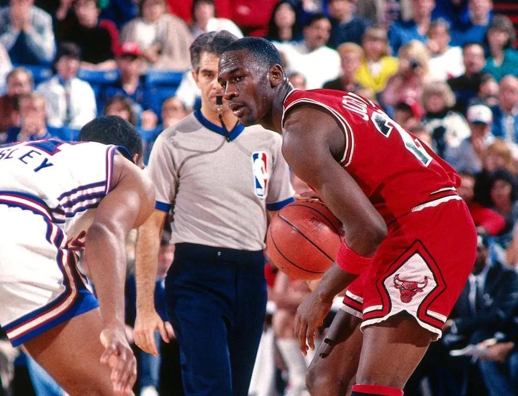 張伯倫|美媒列出了聯(lián)盟歷史上50個(gè)單月場(chǎng)均得分最高的完整列表，現(xiàn)役三人