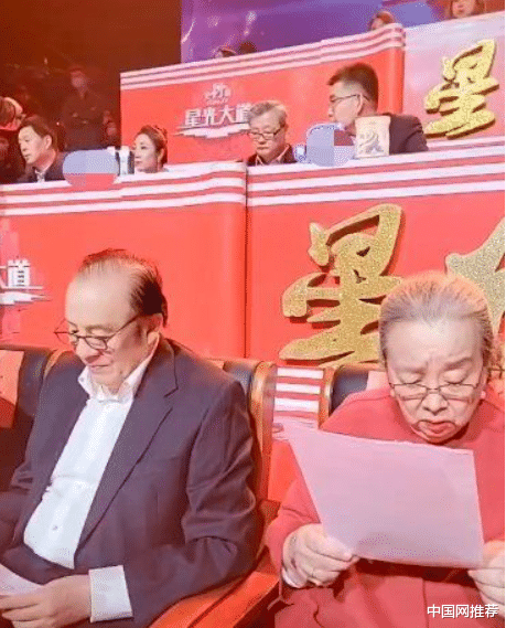 佟丽娅|李明启现身《星光大道》全国总决赛 健康状况引观众担忧