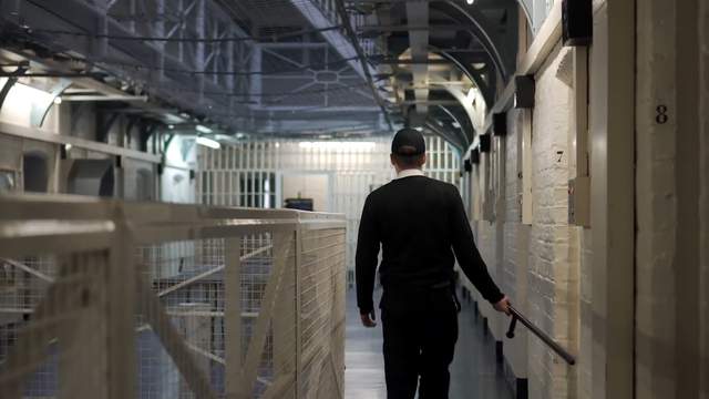 挪威 挪威八星级监狱，每个犯人年花费83万，住豪华套间，和狱警斗地主