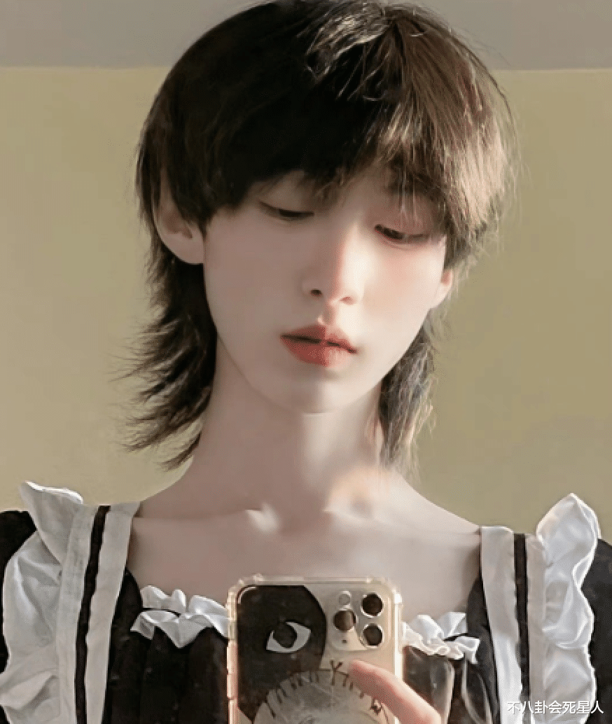 型男|“男版鞠婧祎”都变成阳刚型男，脂粉气的男爱豆，终于做出改变了