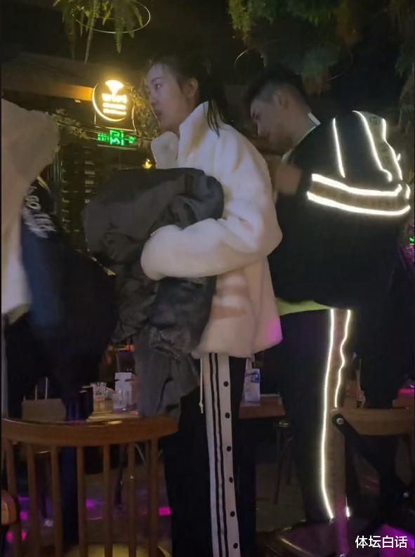 张常宁夫妇过年夜甜蜜互动！别墅婚房装修完毕，婆婆为地产老总