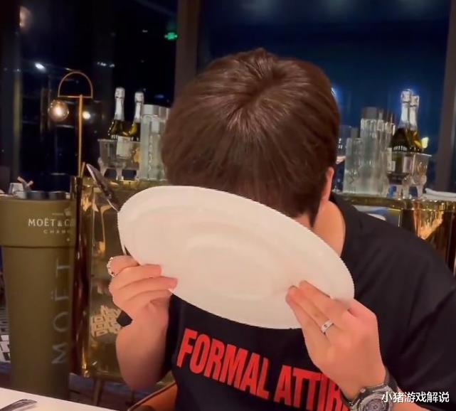 肖战|“富一代”吃饭视频被抄袭，接地气吃饭毫无包袱，还按粉丝要求吃大肠刺身