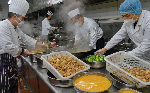 职场故事 工资太低！打工9年“拒绝加班”被开除：男子获赔2万余元！