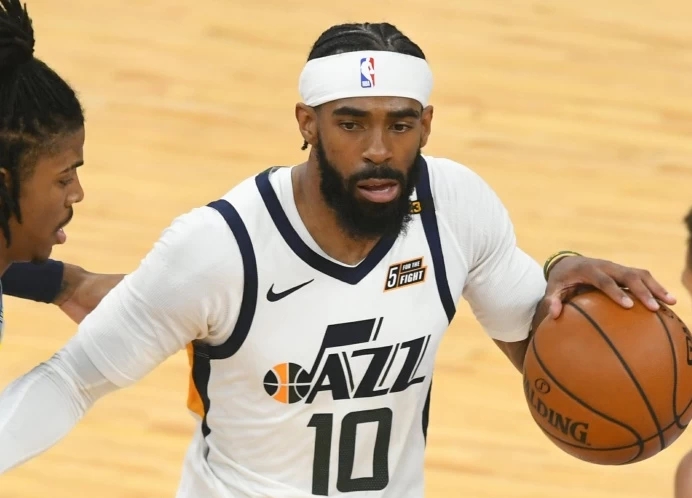 勒布朗·詹姆斯 恭喜威少！湖人4换3交易达成16小时后，46+15两巨星联合做出让步