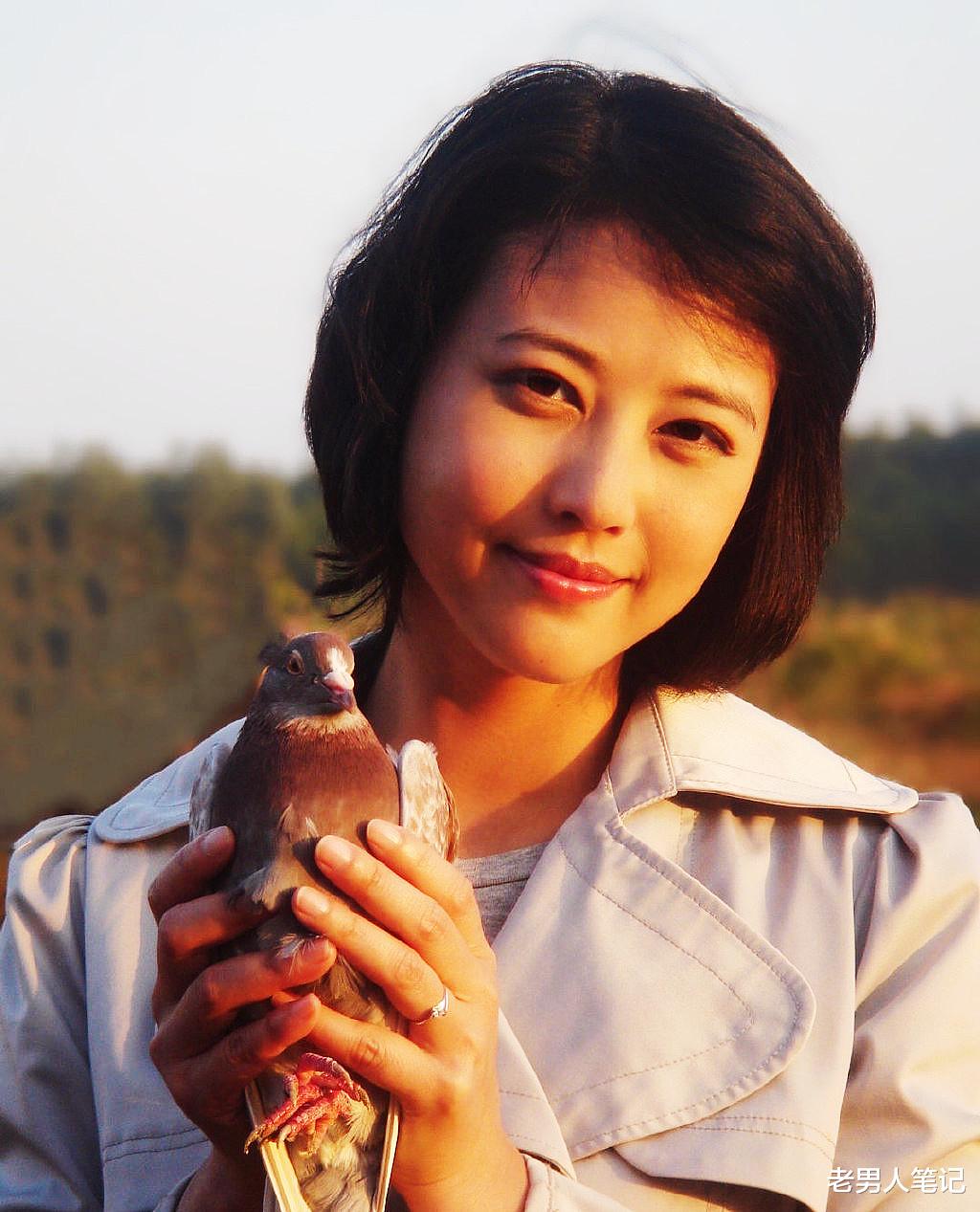 吉克隽逸|当年的无线花旦周海媚，经历过多段恋情，如今54岁仍孑然一身