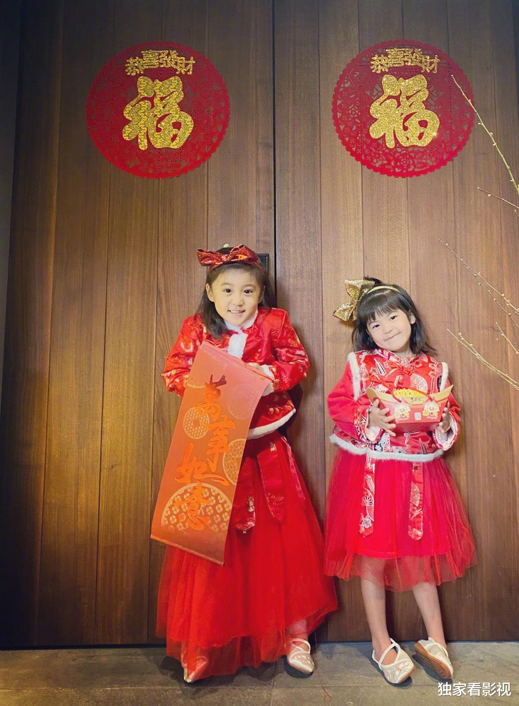 黄晓明|明星家庭晒新年全家福：陈小春王祖蓝二胎曝光，黄晓明夫妇很意外