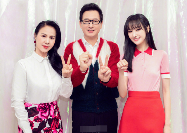 郑爽|郑爽被正式封杀后，圈内人爆出更猛的料，网友：要惊动税务部门了