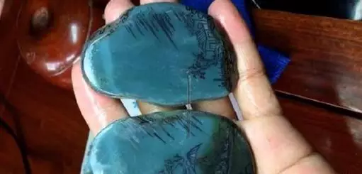 翡翠|3000淘来的翡翠原石，切开一刀差点骂人，看到成品却会心一笑！