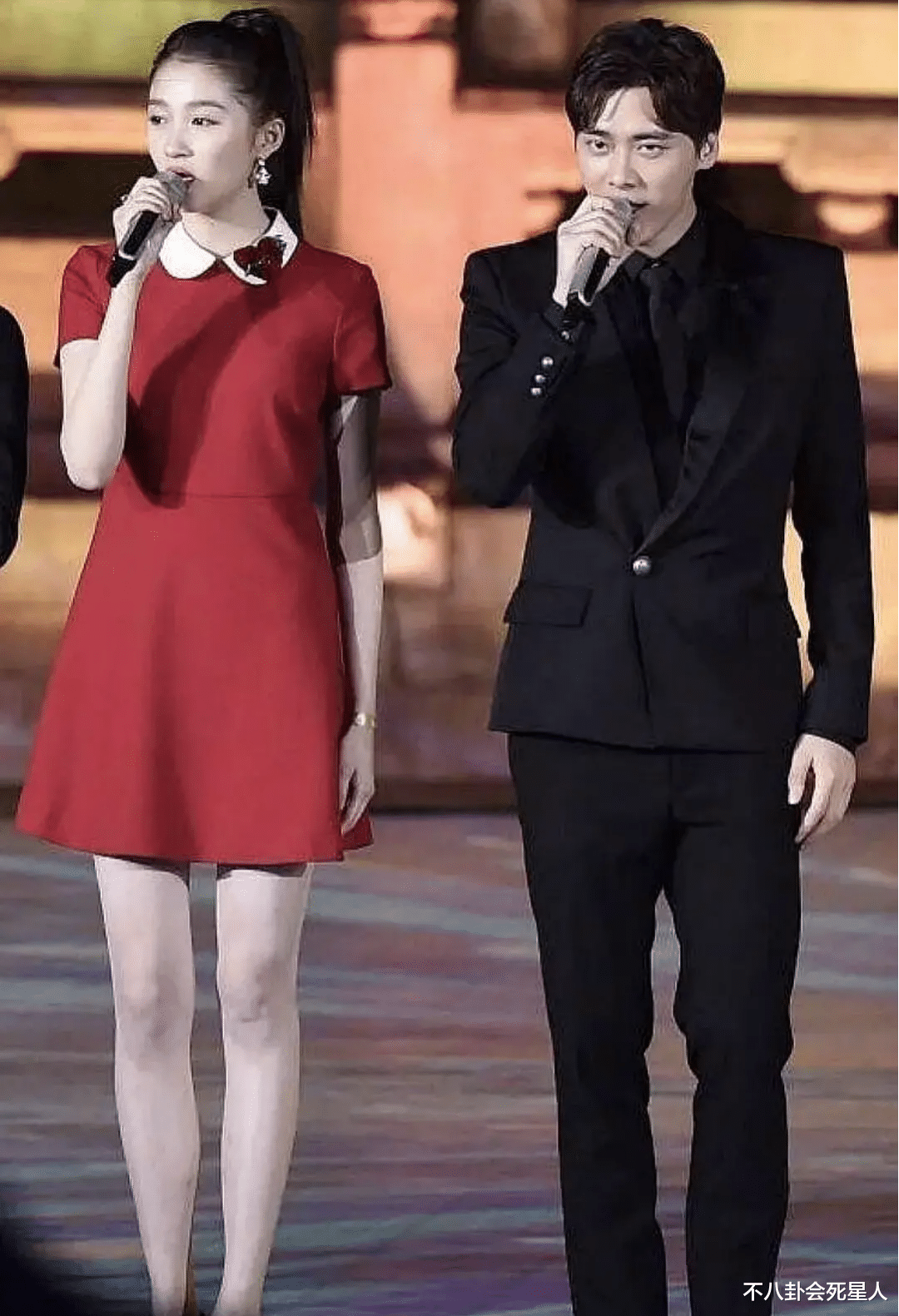 范冰冰|为显白全身涂粉：杨颖像套白丝袜，杨紫蹭脏礼裙，范冰冰国外丢人