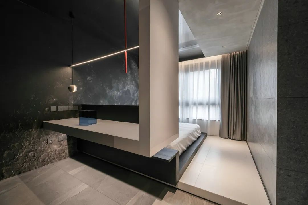 小花园+迂回动线，这个65m2黑白灰空间，越看越高级！