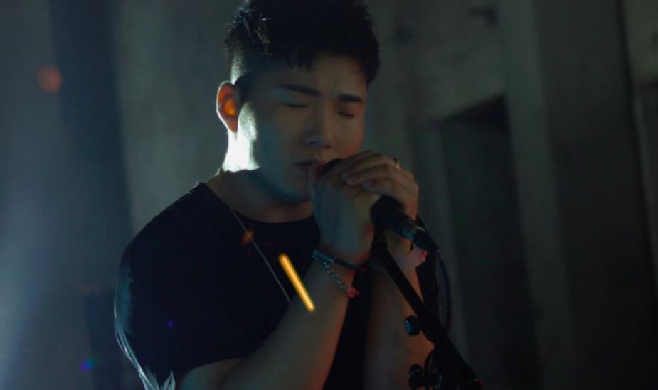 奶球妈咪聊|网红白小白被圈内主播嘲讽,直言其为“三线歌手”,气急挂断连麦