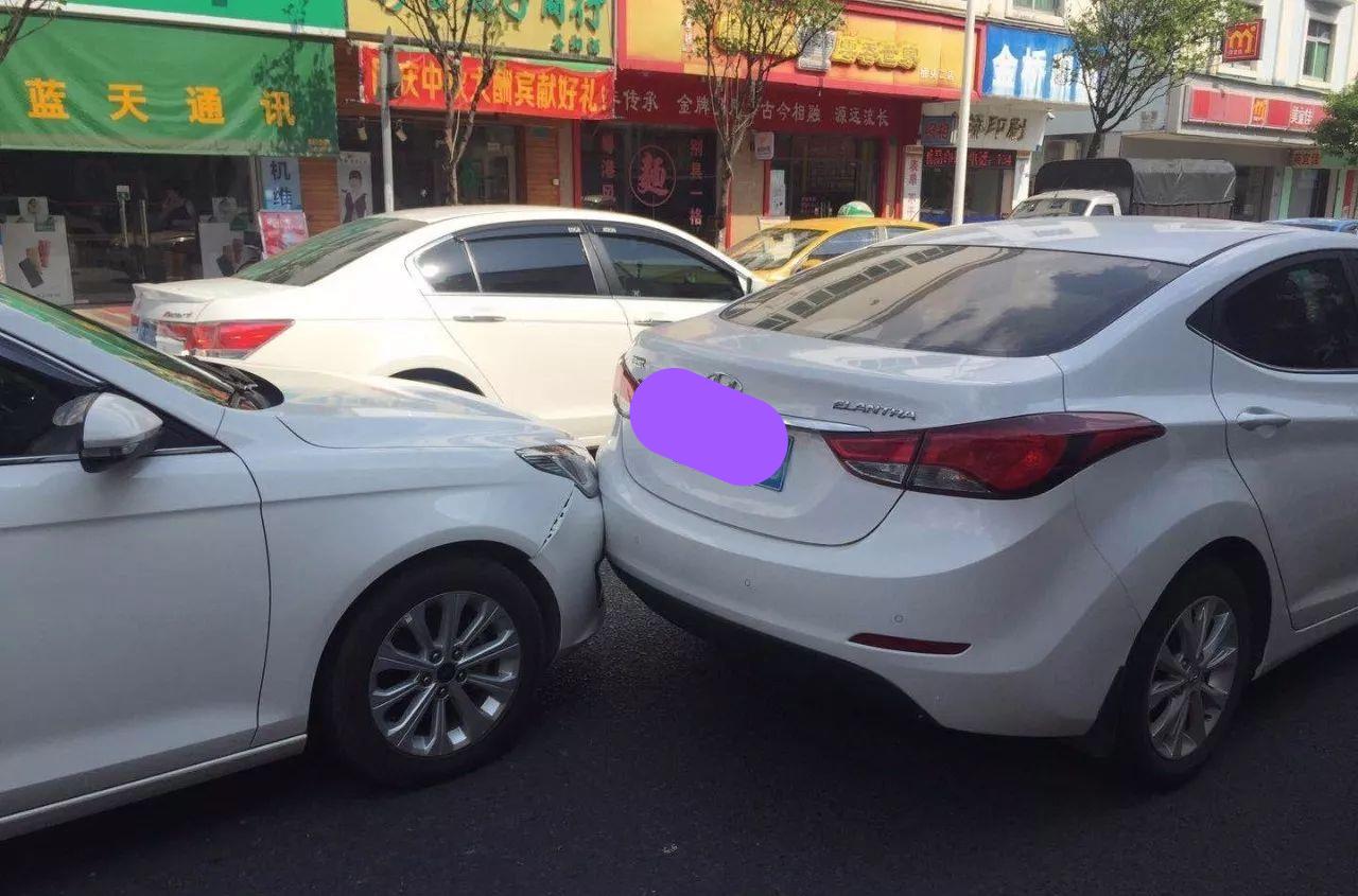 买车 开车出事故时，打电话顺序不要错，不然吃亏的是自己，尤其是新手