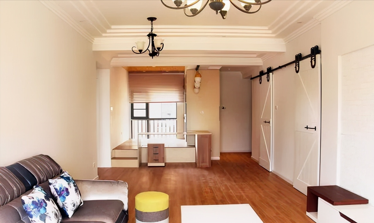 亲戚10万简装110㎡新房,开门就是榻榻米,这波操作真是第一次见