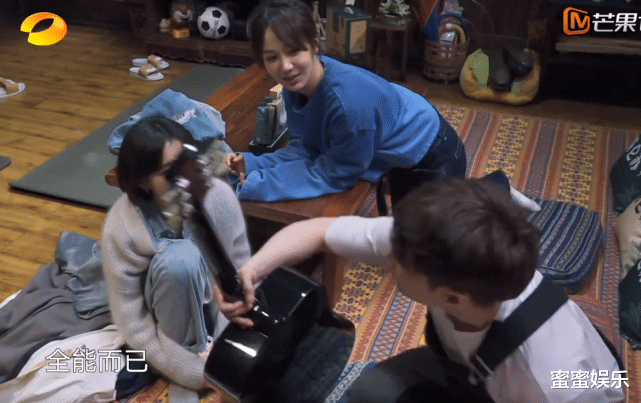 杨紫|4次甜蜜偷瞄，从寡言秒变话痨，张艺兴对杨紫的心动是真的