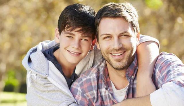 赵文卓|“撞脸”不可怕，赵文卓全家“共用一张脸”才稀奇，网友：服气