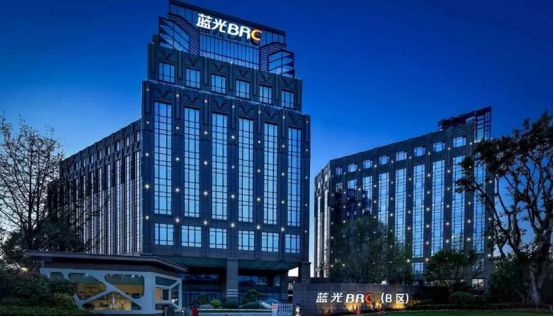 95后|知名地产董事长之位由95后接手，面对巨额负债，他能否扭转乾坤？