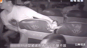 以身说法 大巴司机被歹徒袭击时，司机拼命呼救，全车乘客竟无一人出手帮忙