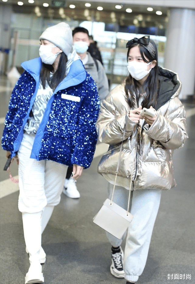 穿衣搭配|钟丽缇逃不过上世纪的审美，51岁还爱穿亮片，看着比女儿还新潮