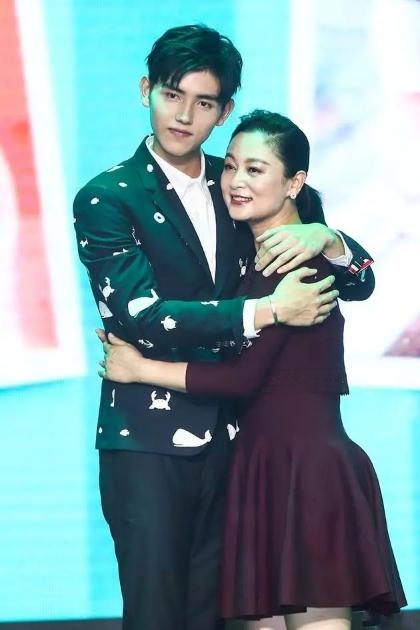 陈红|把杨幂从剧组开除，公开骂吴君如，携子上位的陈红比想象中有手段