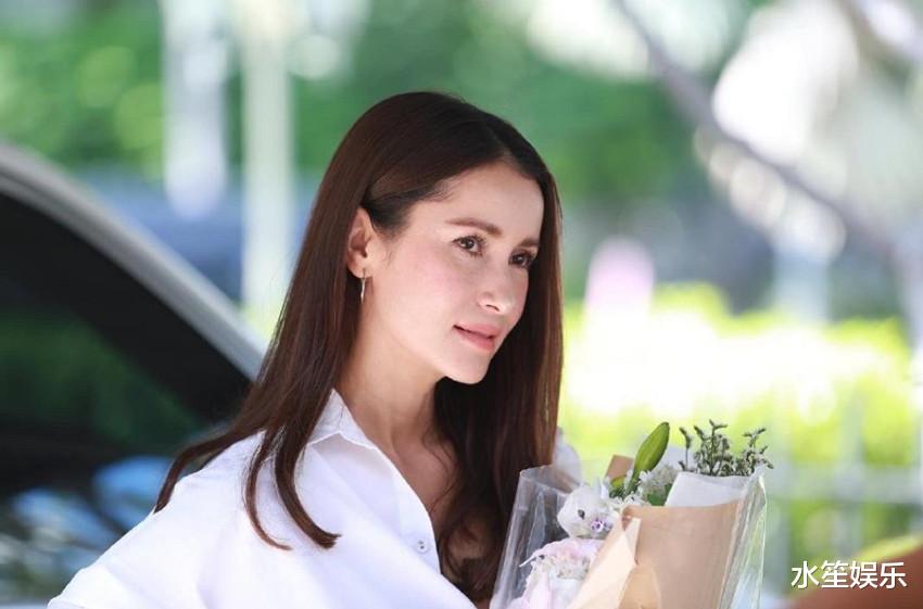 克拉恋人|泰剧《克拉恋人》主角年龄差引热议，女主出道时男主还未出生