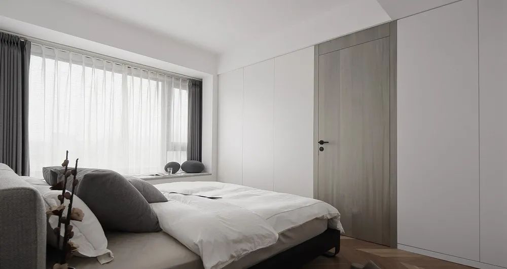 90m2大白墙+水泥灰:这个一人居的留白小家,氛围感拿捏了!