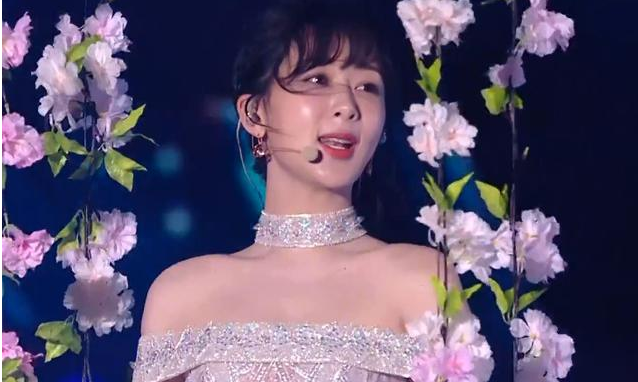 龚俊|龚俊发自拍加入跨年晚会,王一博华晨宇人气高,三小只合体无望