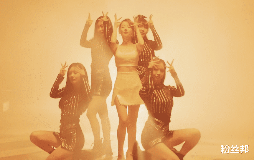 陈贝儿|“别买了”这热搜尴尬，冯提莫妆容模仿鞠婧祎？秋裤自拍秀大长腿