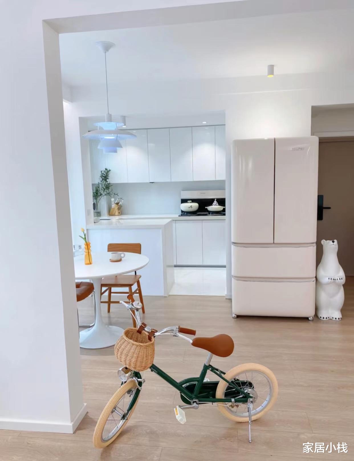 家居小栈 装修完“空无一物”，被说成出租房，这样的“极简”才精致！