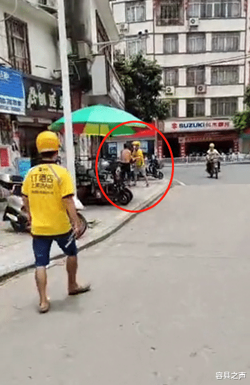 交易 容县男子猖狂偷外卖，被一帮外卖哥围剿！