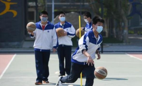 吴洪娜聊说育儿|男生的身高什么时候停止发育?注意这个阶段,学生和家长要知道