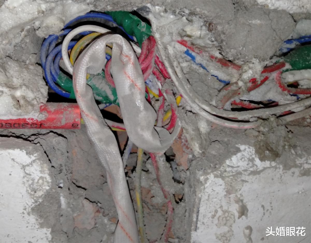 |装修遇到没经验的工人，拿房子练手失败，最后全都拆掉重做