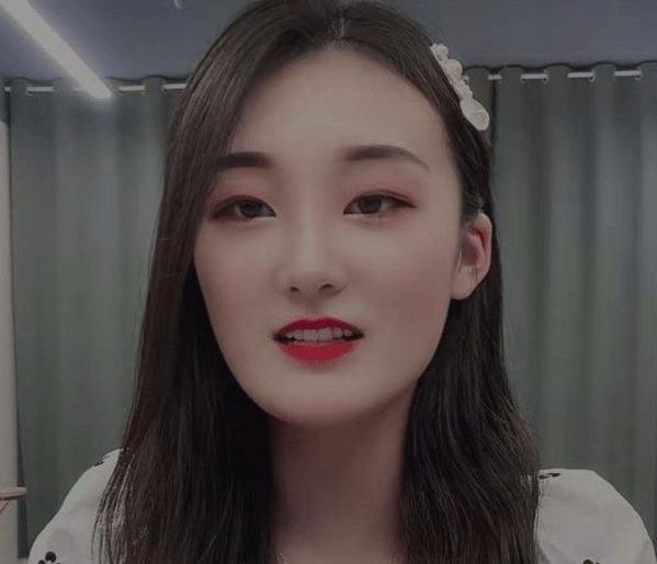 陈亚男|原创陈亚男婚变后再次直播,一场净赚22万,总收入曝光竟不减反增