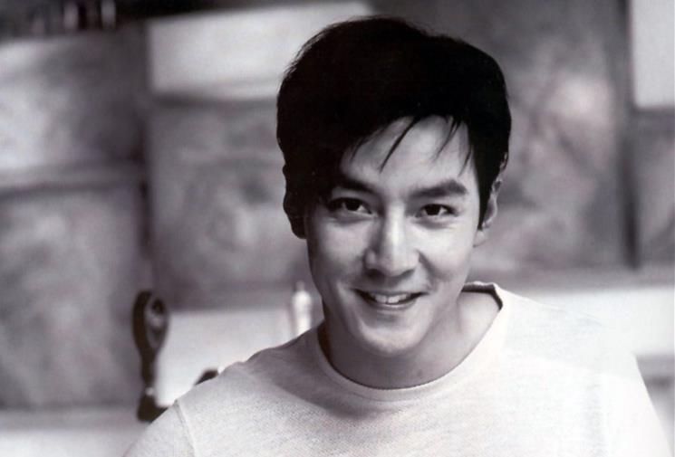 木木尔小倩|年轻时他的颜值，是名字都帅成“形容词”的水平吧？