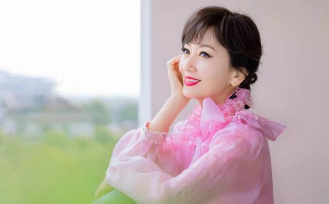 生肖|赵雅芝努力护肤不服老，网友：气质也太好了！看看女神如何抗老