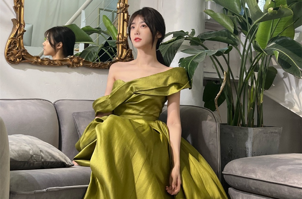 rita|Rita素颜照曝光，少了几分妖艳多了几分清纯，与小钰同框让人怜爱