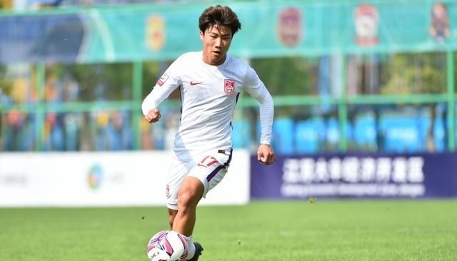 憨爸爸育儿|泰山队送边路快马驰援殷铁生，20岁国青新星，将被打造成新唐晓程