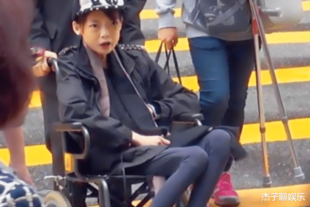 秦岚|嫁入豪门8年，离婚时体重仅44斤的她，这些年究竟过得如何？