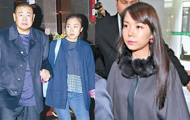 甘比|41岁甘比出席活动，与梁锦松合影，状态自然有着豪门贵妇的气质