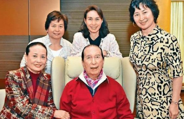 何超盈|何超盈成功减肥，为娃直接减掉半个自己，照片变化真大