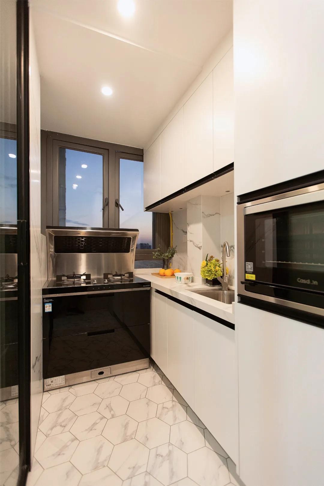 旧屋改造|半开放衣帽间、鱼骨木巧作分界，89㎡两居的翻新大秀！