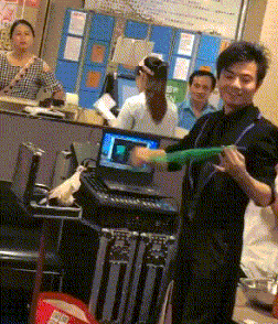 风云视角|搞笑GIF: 这是多少男人回家后想看见的画面