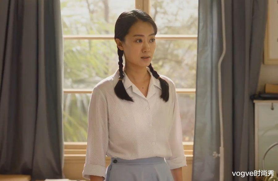 张小斐|《你好，李焕英》播出后，张小斐“影院照”被疯传，大长腿太吸睛