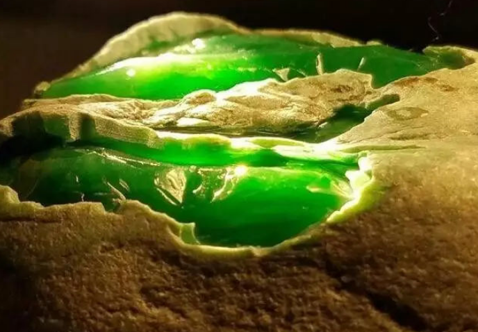 翡翠|缅甸商家原来这样给翡翠原石分类,最高级的一类每年产量不足1%!